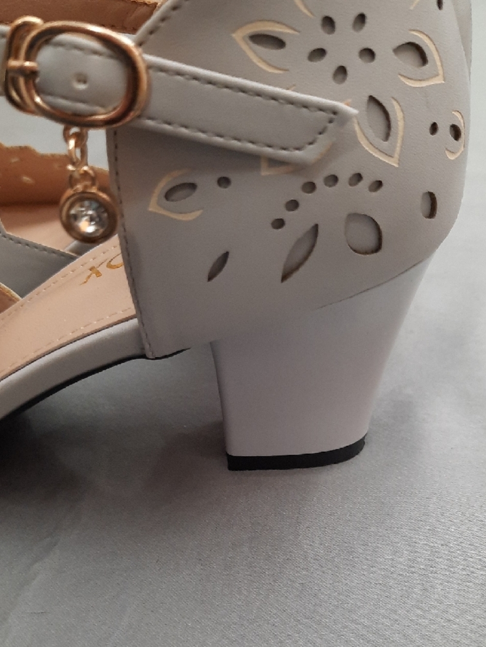 Women's White Cutout Ankle-Strap Mid Heel Shoes - Size 38 - New Without Tags - Picture 11 of 14